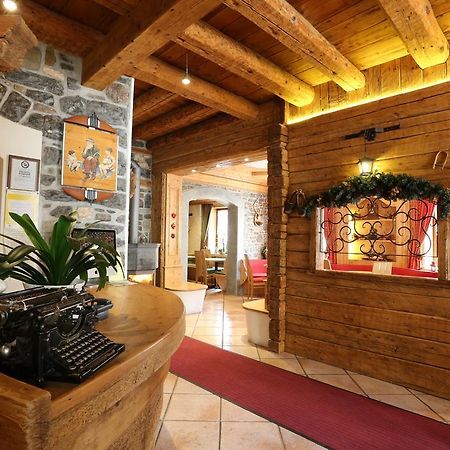 Albergo Centrale Форни-ди-Сопра Экстерьер фото