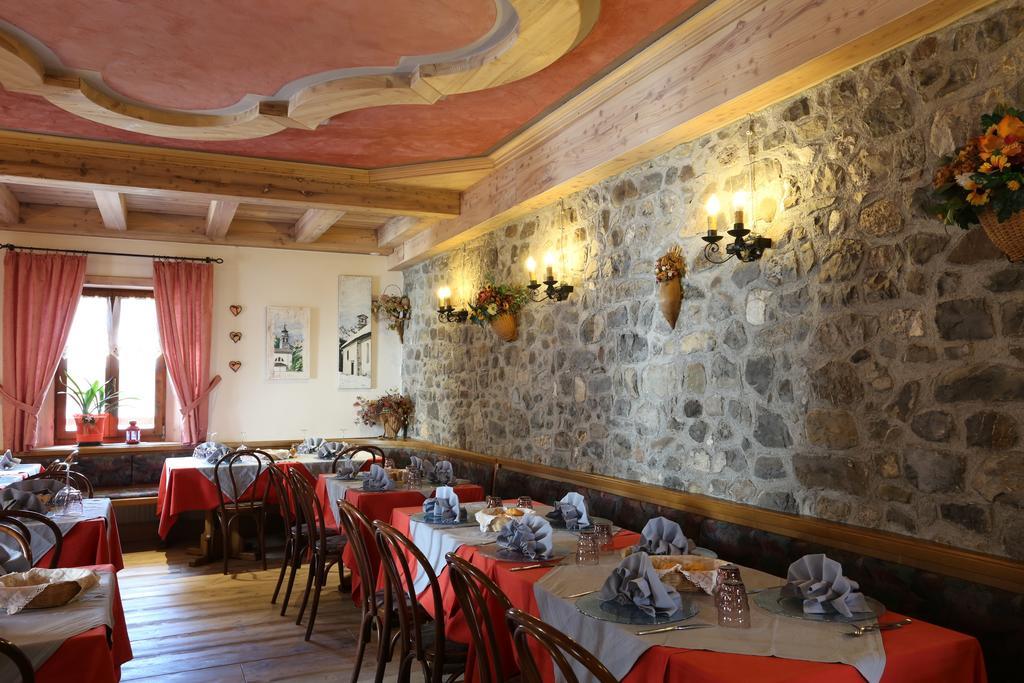 Albergo Centrale Форни-ди-Сопра Экстерьер фото