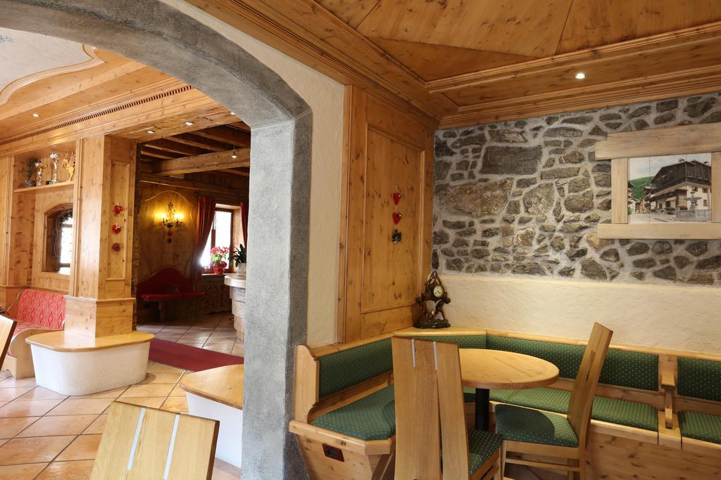 Albergo Centrale Форни-ди-Сопра Экстерьер фото