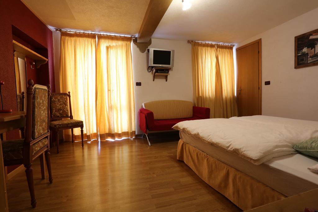Albergo Centrale Форни-ди-Сопра Номер фото