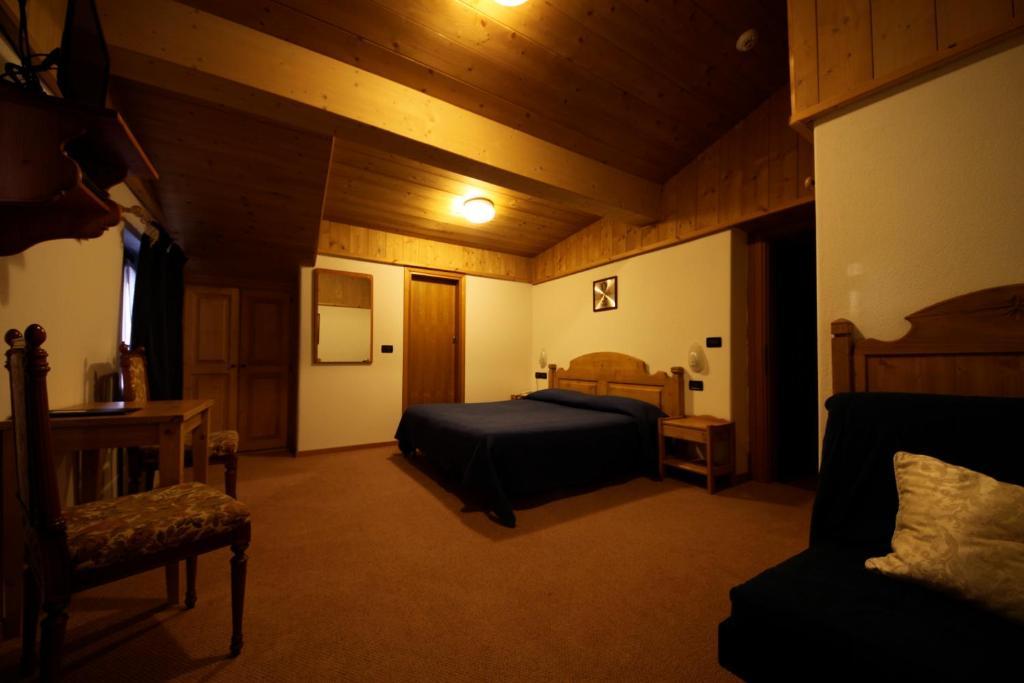 Albergo Centrale Форни-ди-Сопра Экстерьер фото