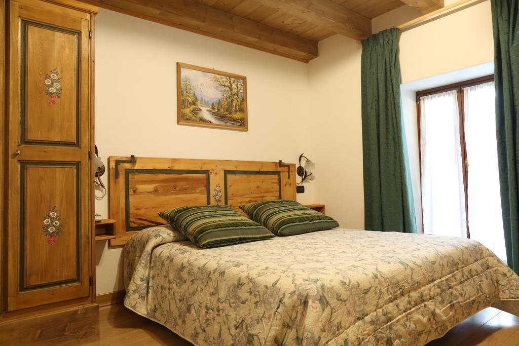 Albergo Centrale Форни-ди-Сопра Экстерьер фото