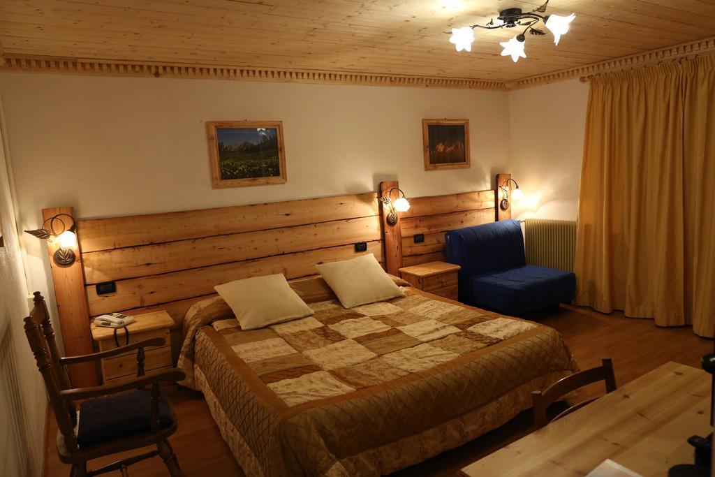 Albergo Centrale Форни-ди-Сопра Экстерьер фото