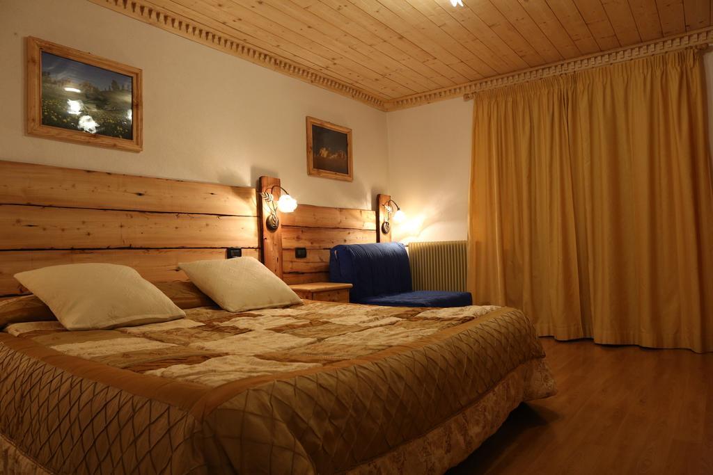 Albergo Centrale Форни-ди-Сопра Экстерьер фото