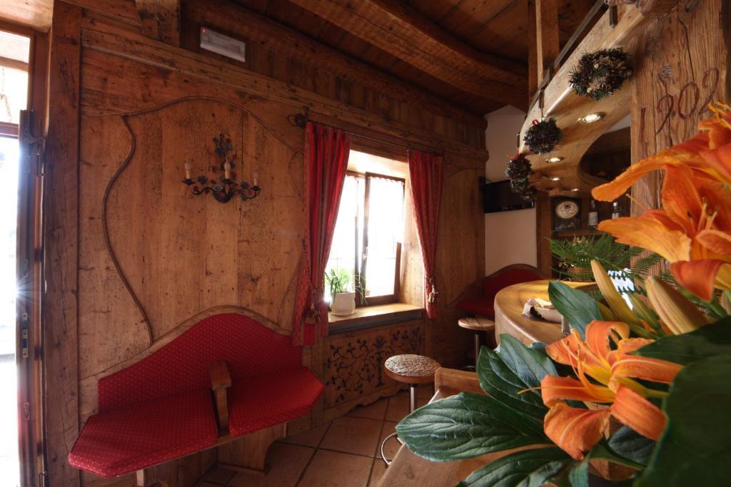 Albergo Centrale Форни-ди-Сопра Экстерьер фото