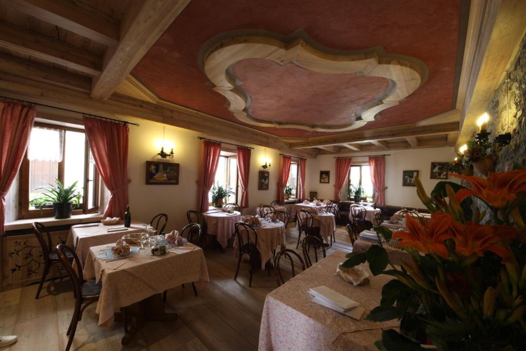 Albergo Centrale Форни-ди-Сопра Экстерьер фото
