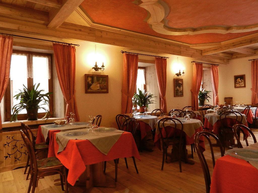 Albergo Centrale Форни-ди-Сопра Экстерьер фото